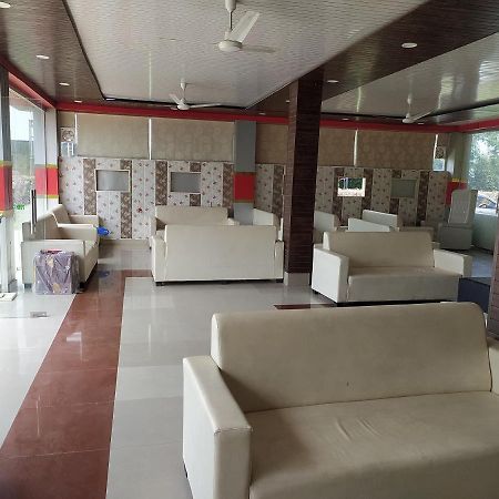 Oyo 82476 Royal Garden Ghaziabad Εξωτερικό φωτογραφία