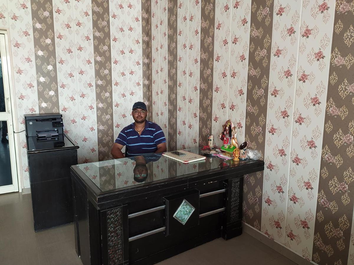 Oyo 82476 Royal Garden Ghaziabad Εξωτερικό φωτογραφία