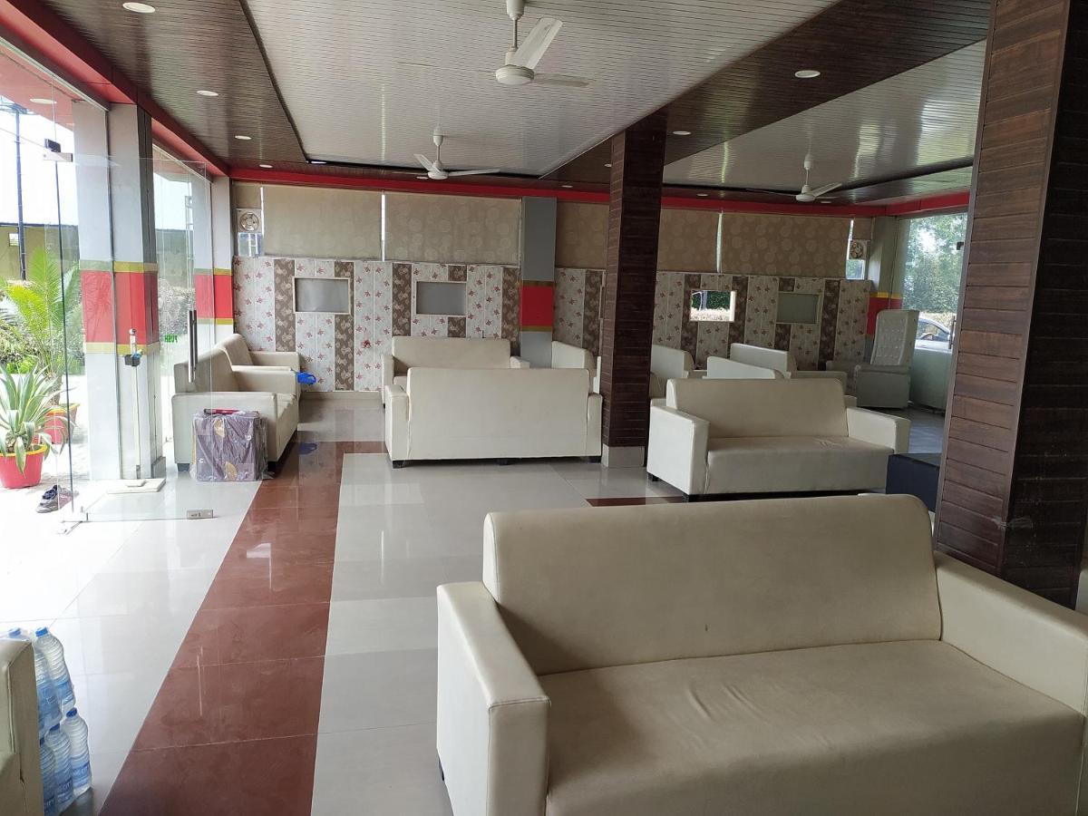 Oyo 82476 Royal Garden Ghaziabad Εξωτερικό φωτογραφία