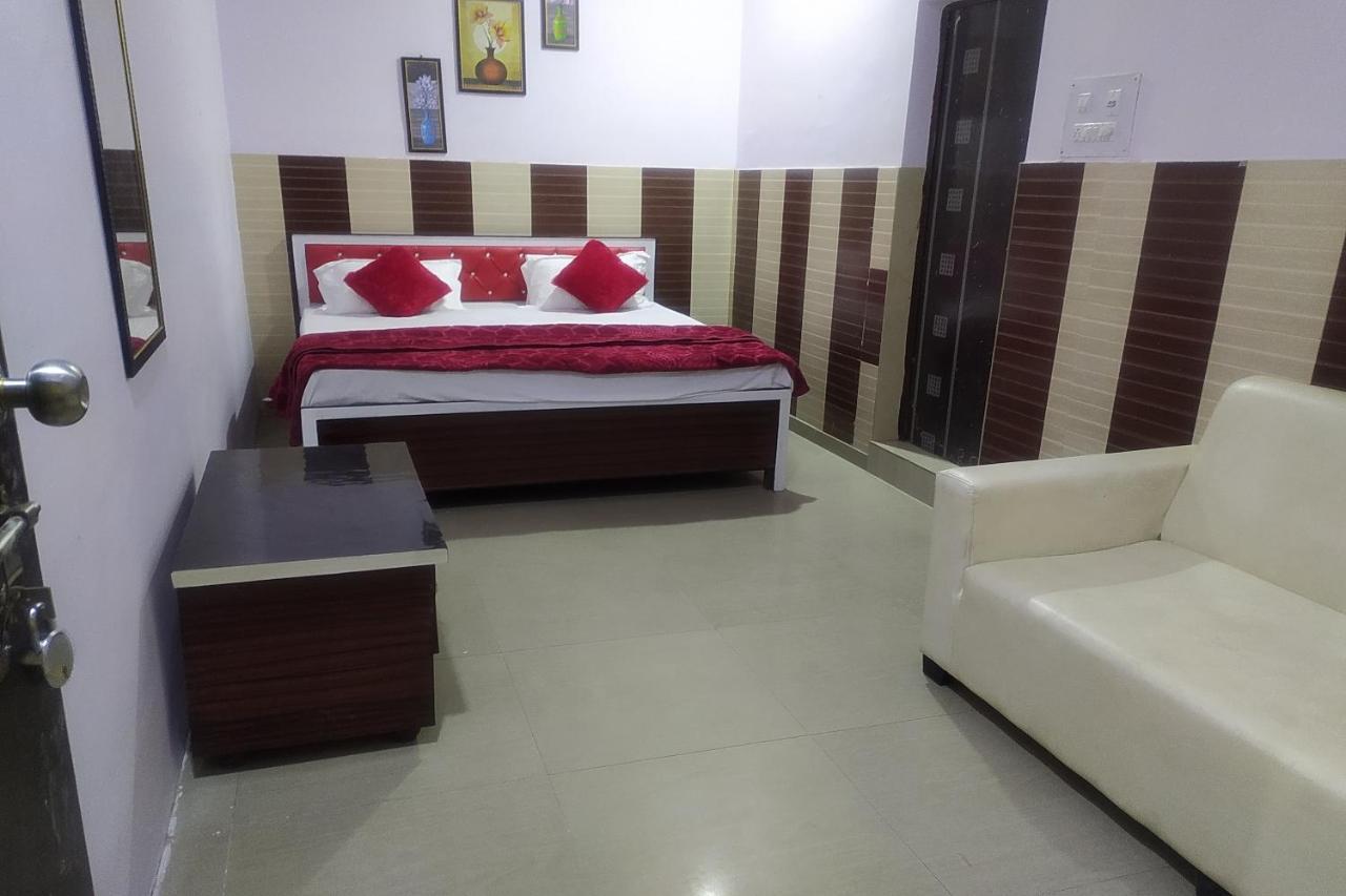 Oyo 82476 Royal Garden Ghaziabad Εξωτερικό φωτογραφία